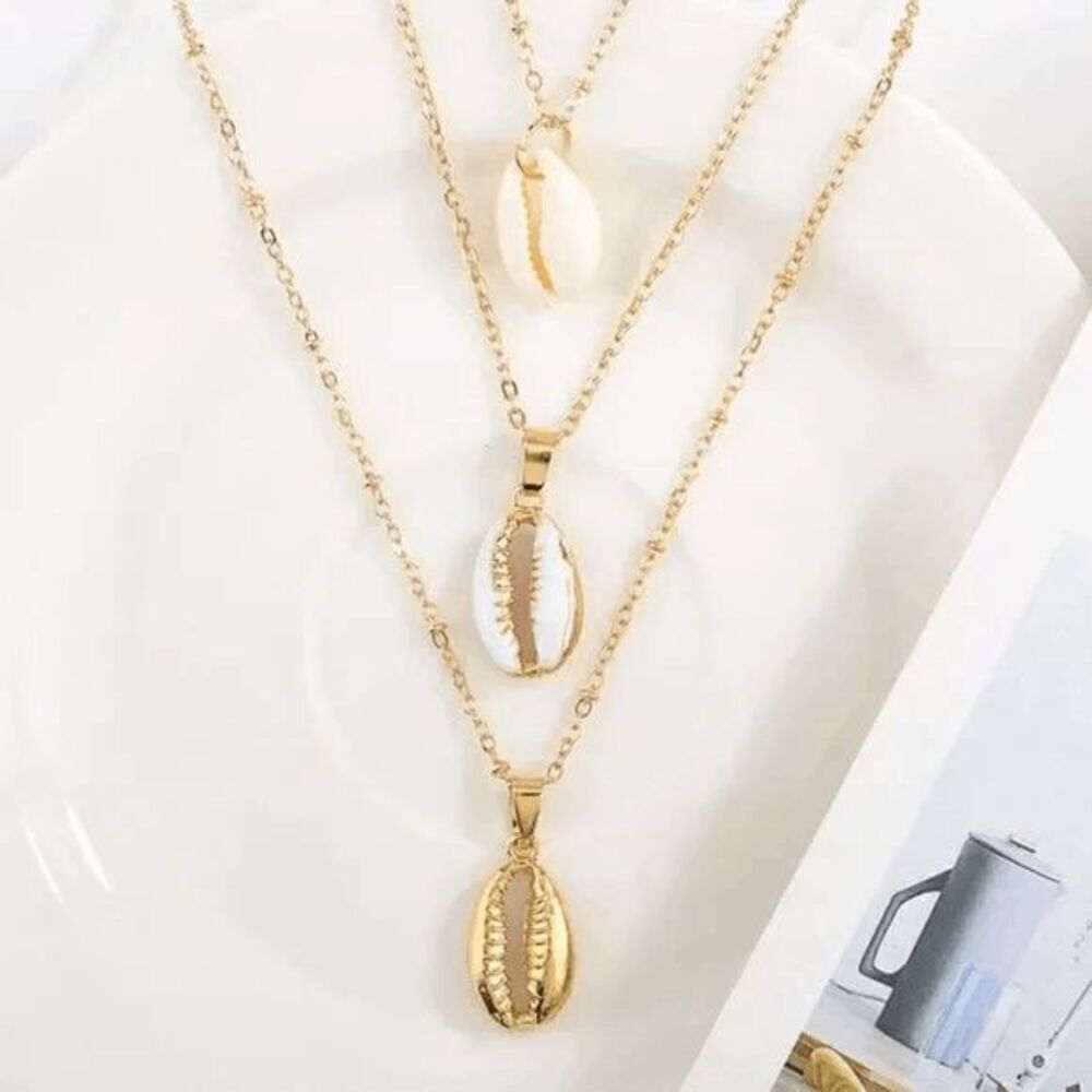 Ladies Tripled Layered Seashell Necklace - Picture 4 of 5